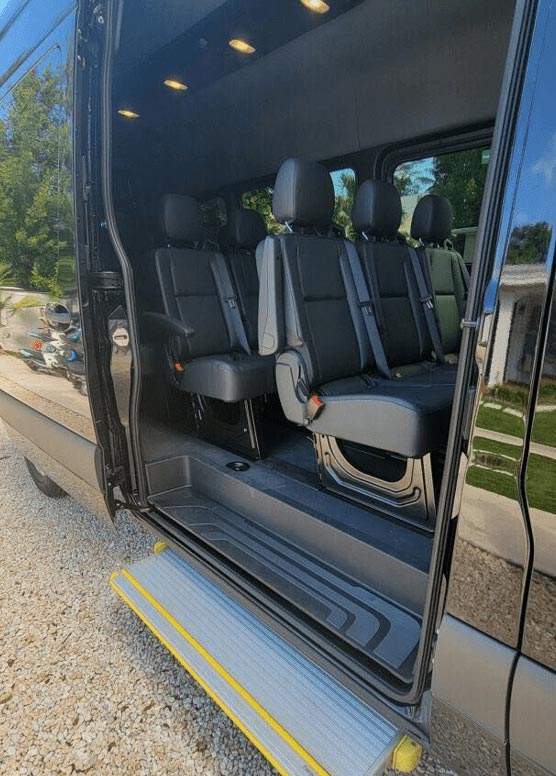 Black Bus Open Limousine Service